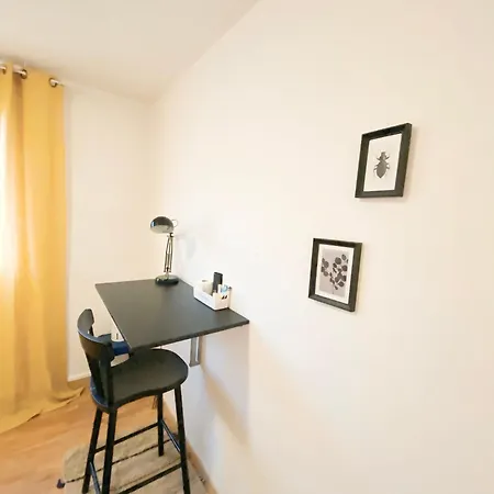 Проживание в семье Privee Dans Partage Pelletan - - Tram A - Wifi - Ref C2